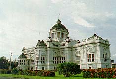 พระที่นั่งอนันตสมาคม