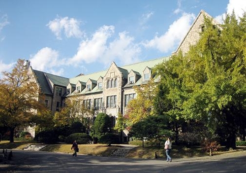 ม.หญิงล้วน ใหญ่ที่สุดในโลก Ewha Womans University