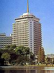 โรงแรมดุสิตธานีเริ่มเปิดดำเนินกิจการ