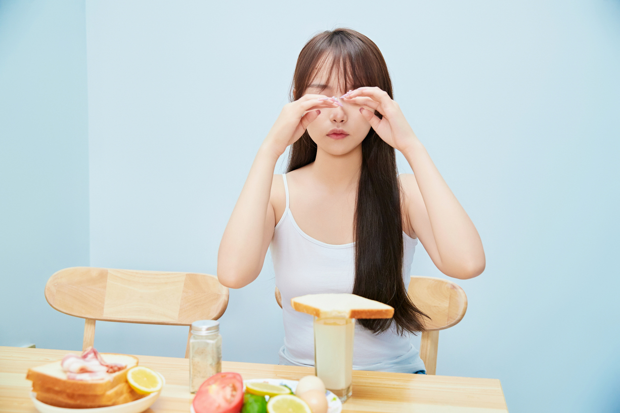 ตาเหลือง กินอะไรดี? สัญญาณเตือนสุขภาพและวิธีดูแลร่างกาย