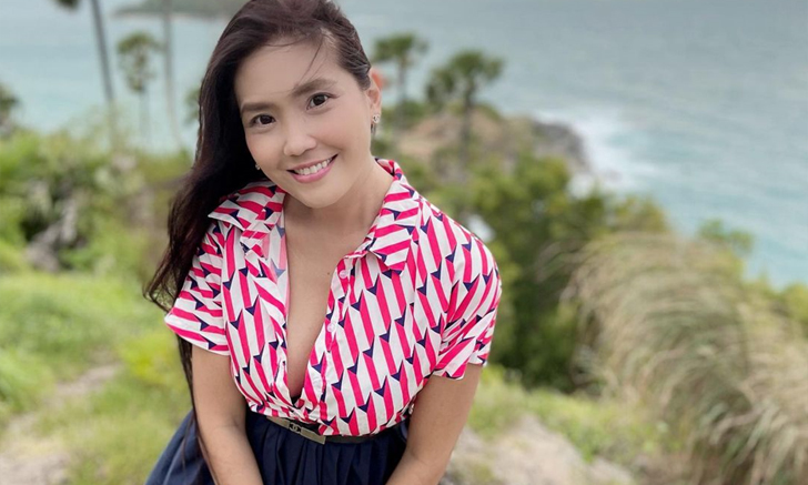 หนุ่มๆ ละลาย “บอลลูน พินทุ์สุดา” กับชุดดูพระอาทิตย์ตกดิน