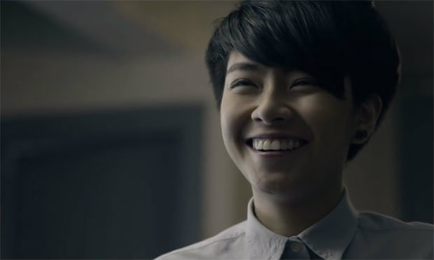 “ฝืนยิ้ม” เพลงเศร้าๆ ของคนที่ “จำเป็น” ต้องเจอและฝืนยิ้ม