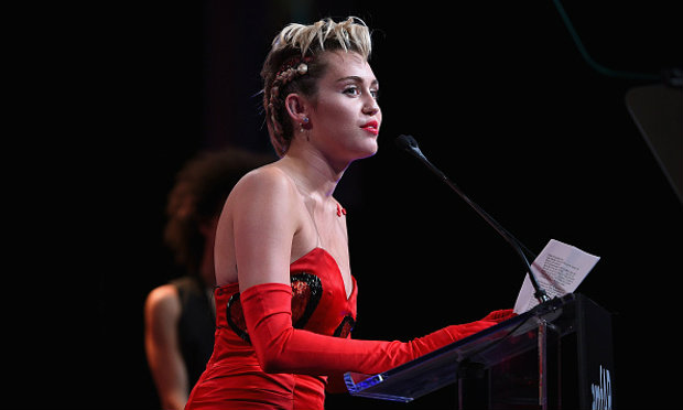 ทำไปได้!!ไมลี่ย์ ไซรัส ลงทุนปลอมตัว เพื่อถามความเห็นคนทั่วไปเกี่ยวกับตัวเอง