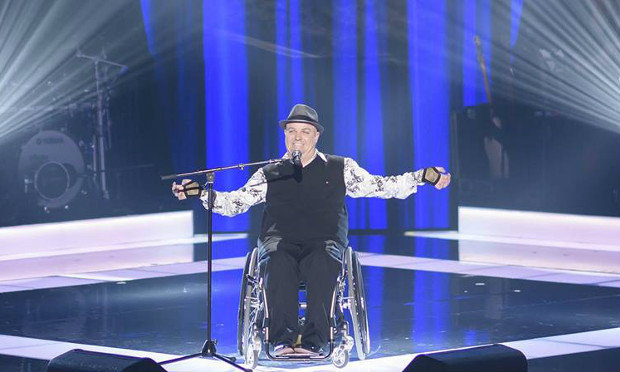 บทเพลงจากผู้ไม่ยอมแพ้ เมื่อชายพิการครึ่งตัว ชนะใจกรรมการ The Voice Australia