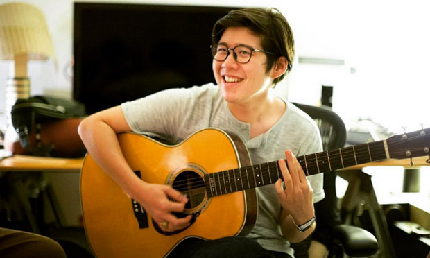 เจาะความสำเร็จเอ็มวีร้อยล้านวิว!! เพลง PLEASE ของ อะตอม ชนกันต์