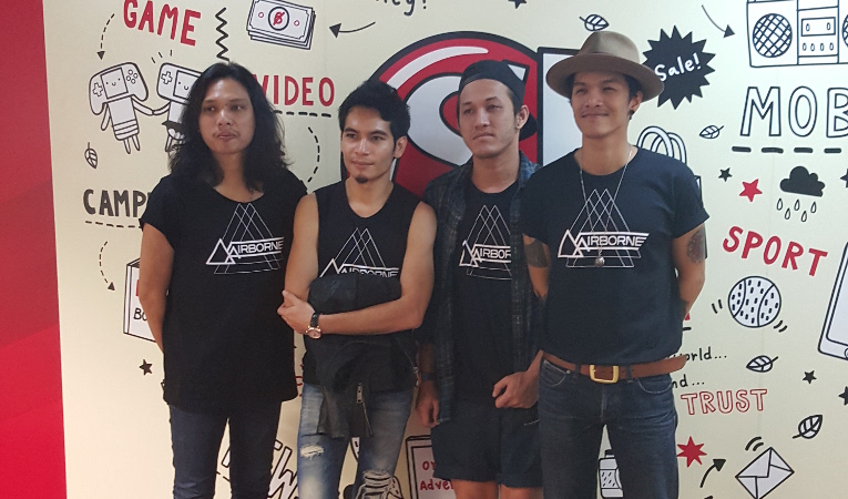 พูดคุยเบื้องหลังเพลง \