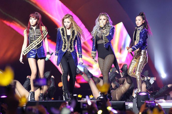 2NE1 โผล่เซอร์ไพรส์แบบครบวงครั้งแรกในรอบปี ในงาน MAMA 2015