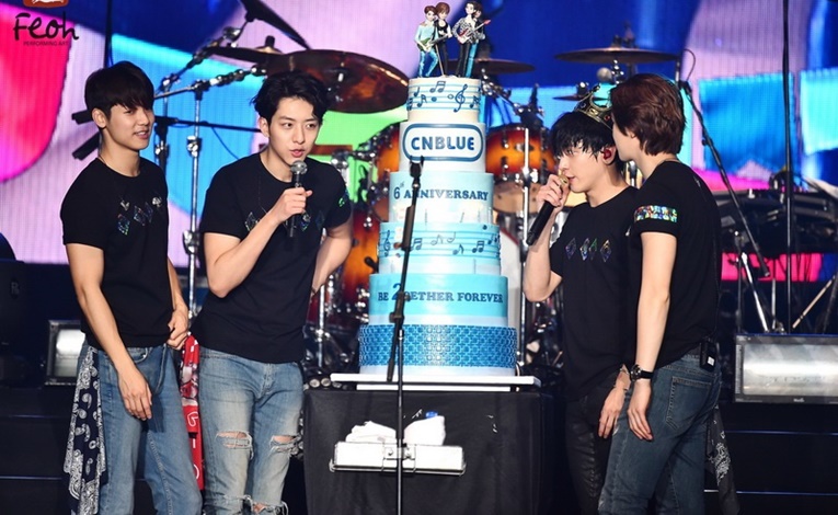 มันส์สุดติ่ง! CNBLUE ทั้งร้องทั้งเล่นเกินร้อย ประเดิมคอนเสิร์ตแรก 2016