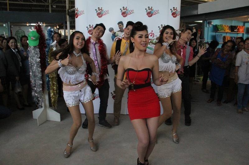 หญิงลี ศรีจุมพล