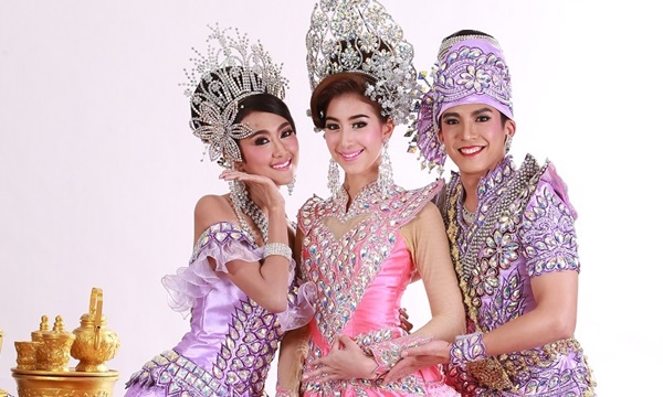 รักหลงโรง เรื่องย่อ ละคร ช่อง 3