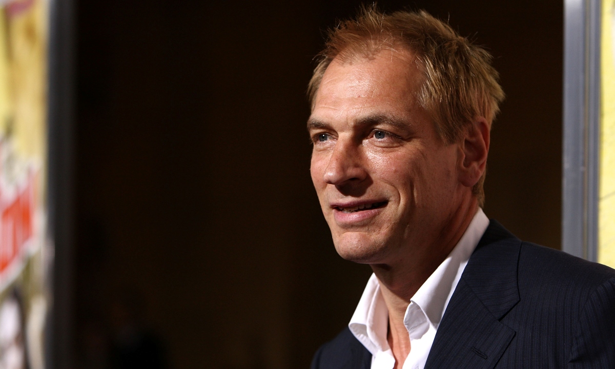 Julian Sands นักแสดงซีรีส์ 24, Smallville ถูกพบศพหลังหายตัวระหว่างปีนเขา