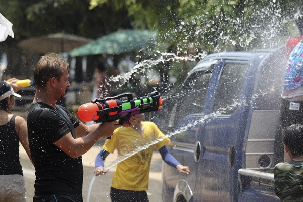 รวมมิตร \'ถนนข้าว\' ฉลองเทศกาลสงกรานต์ 2559 ทั่วไทย