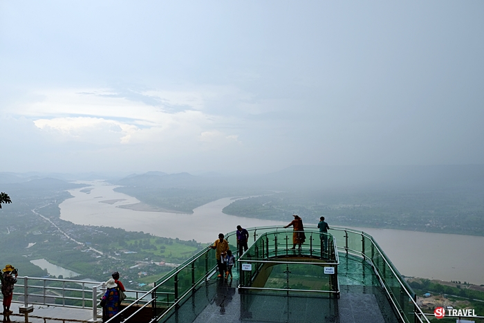 ชมความงามของสายหมอก บน Skywalk \'วัดผาตากเสื้อ\' จ.หนองคาย