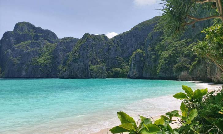 เปิดภาพอ่าวมาหยาหลังปิดการท่องเที่ยวไปนานกว่า 2 ปี สวยงามราวกับสวรรค์กลางทะเล