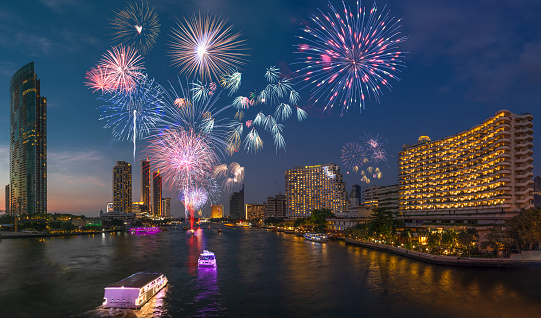 ICONSIAM จัดเต็ม! งานเคาท์ดาวน์แบบ New Normal ชมพลุออนไลน์สุดอลังการ