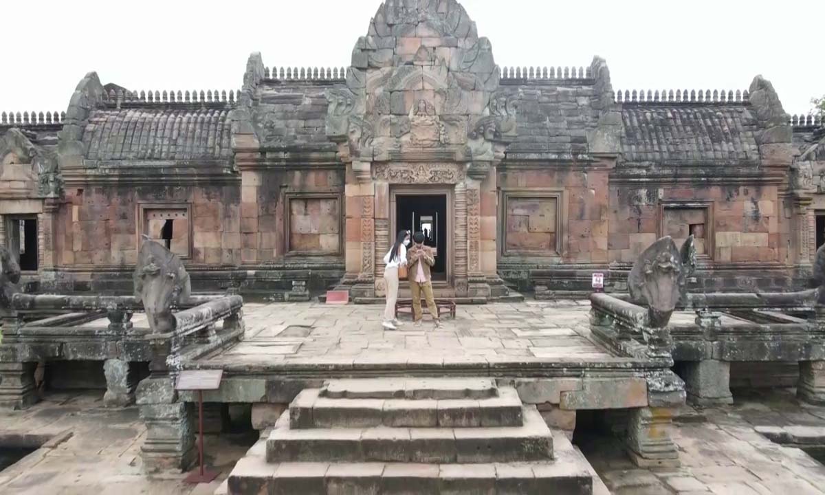 แฟนคลับแห่เซลฟี่เที่ยวชม \