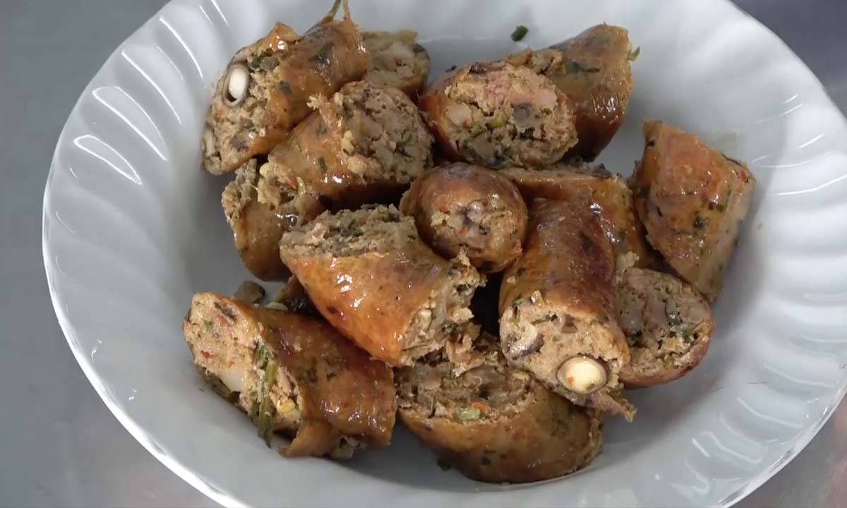 ไส้อั่วเห็ดถอบ ของดีเมืองเชียงใหม่ หาทานได้ปีละ 1 ครั้ง