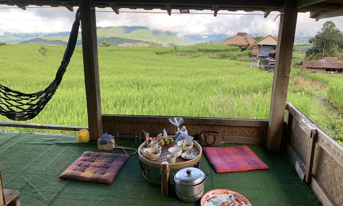บ้านทีโต โฮมสเตย์บ้านป่าบงเปียง นอนชมวิวทุ่งนา ราคาแค่ 500 บาท!